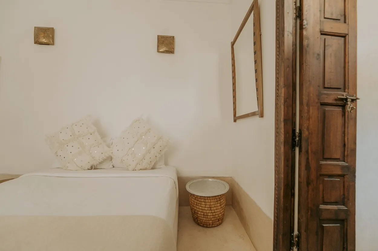 Détail du lit de la chambre Menzeh