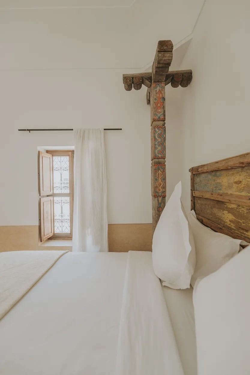 Détail de la tête de lit Sahara