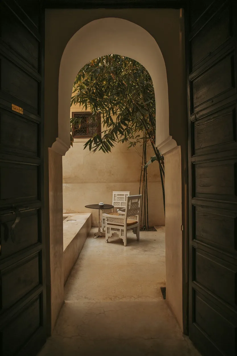 La porte de la Secret Room ouverte sur le patio