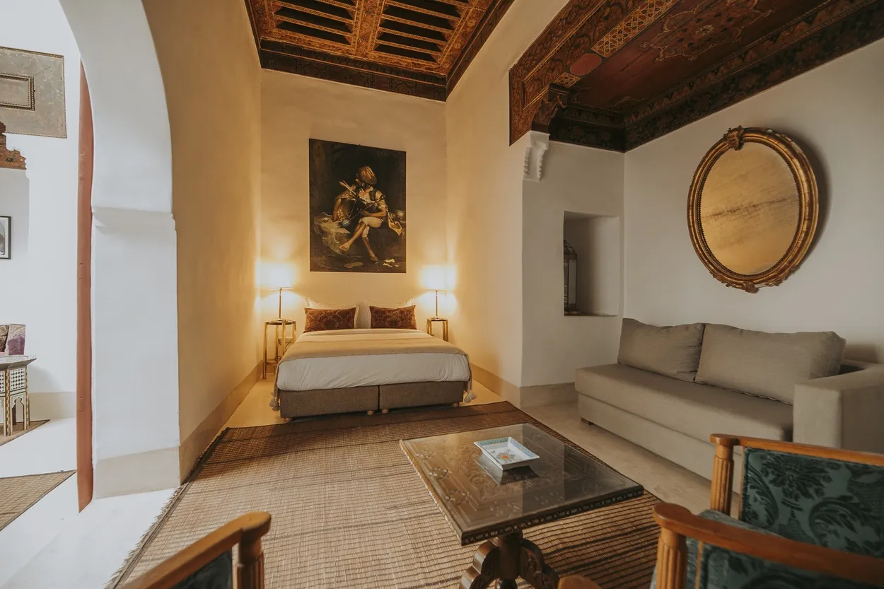 Salon privé aux boiseries anciennes